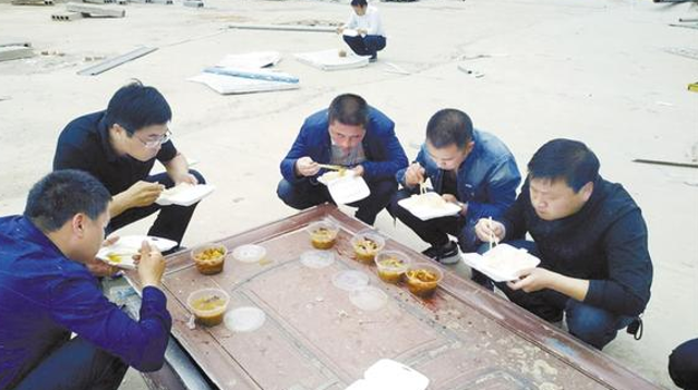 為了“創(chuàng)衛(wèi)”，他們蠻拼的